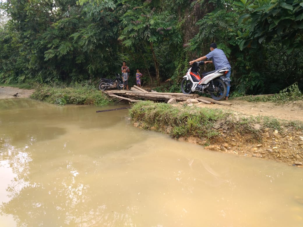 1542877955-RiauBertuah co-jembatan kayu