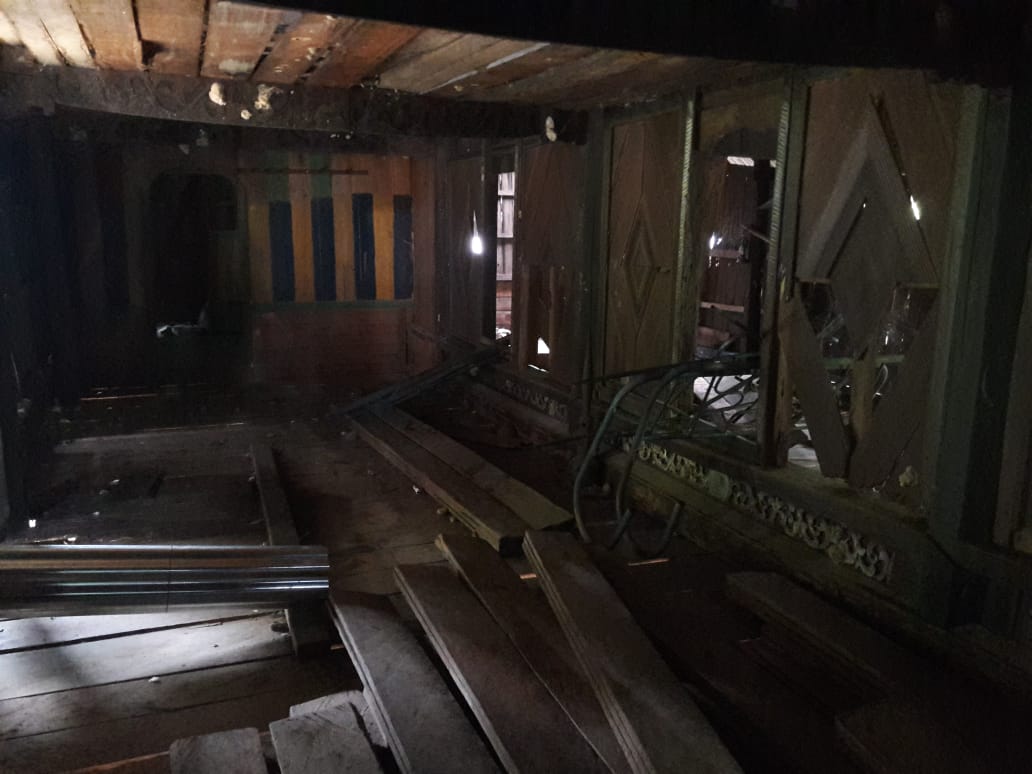 1548993616-RiauBertuah co-Lantai rumah panjang yang tidak utuh lagi