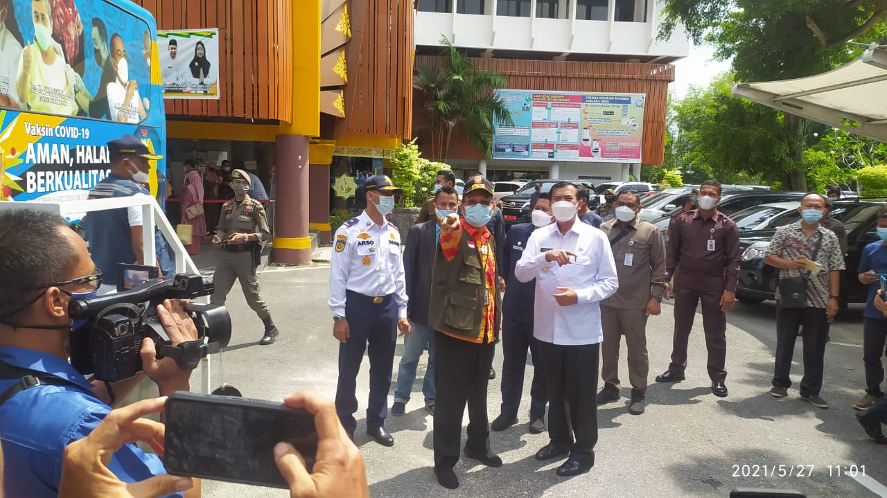 1635131834-Riautimes co id-walikota Pekanbaru Firdaus Saat persiapan peresmian bus vaksin keliling